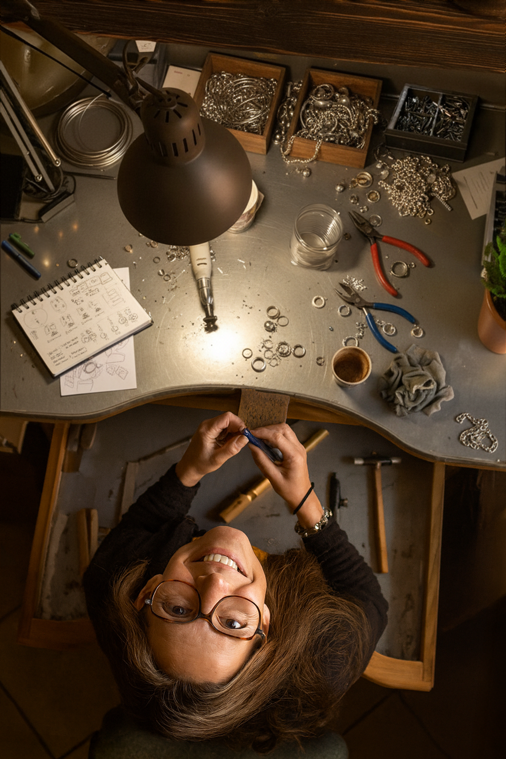La créatrice à son atelier