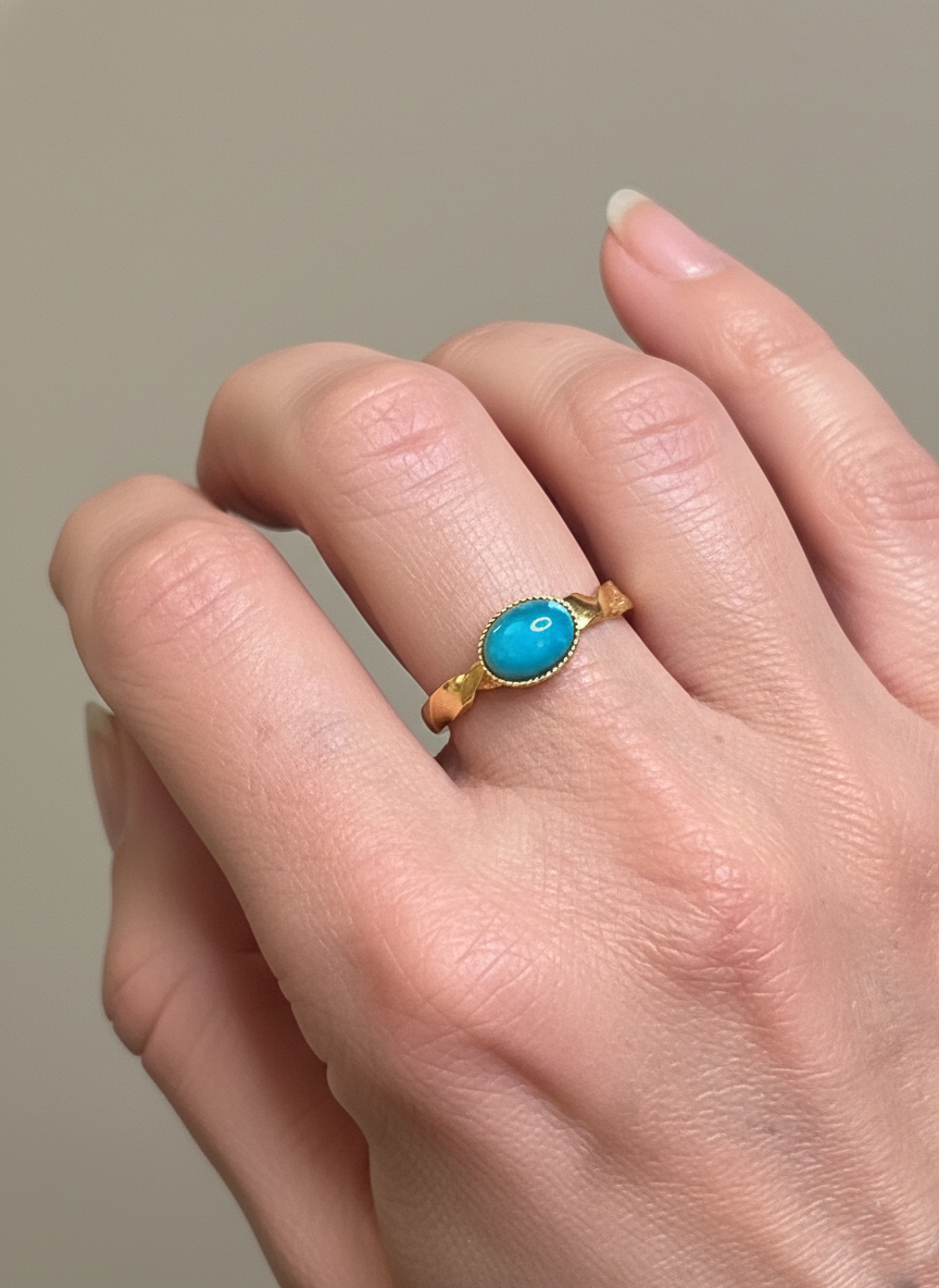 Bague labradorite anneau torsadé portée