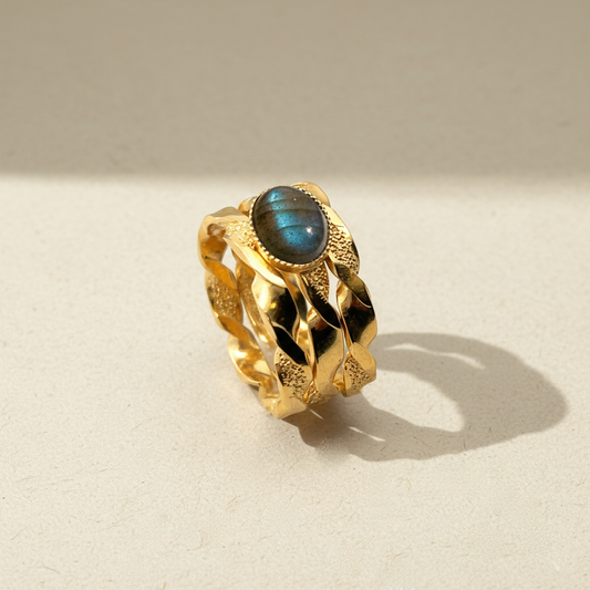 Bague cabochon Labradorite plaqué or 