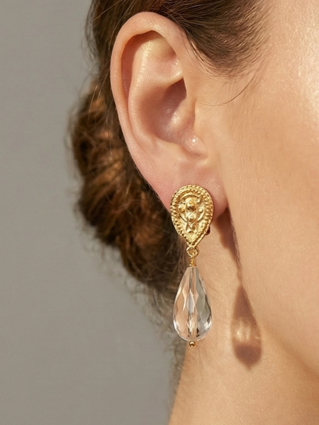 Boucles d'oreilles clips Cristal de Roche portées