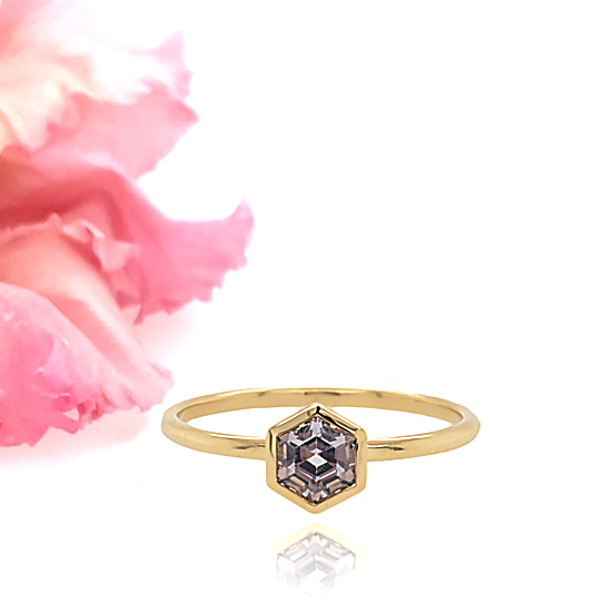 Bague Nyuki*  Or Fairmined 750 millièmes & Spinelle Hexagonale
